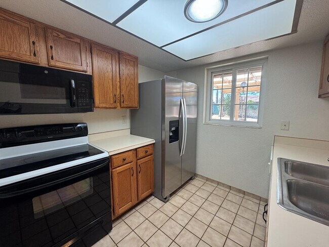 Foto del edificio - 1205 E Cottonwood Dr