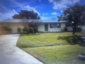Building Photo - 1155 SE Sabina Ln