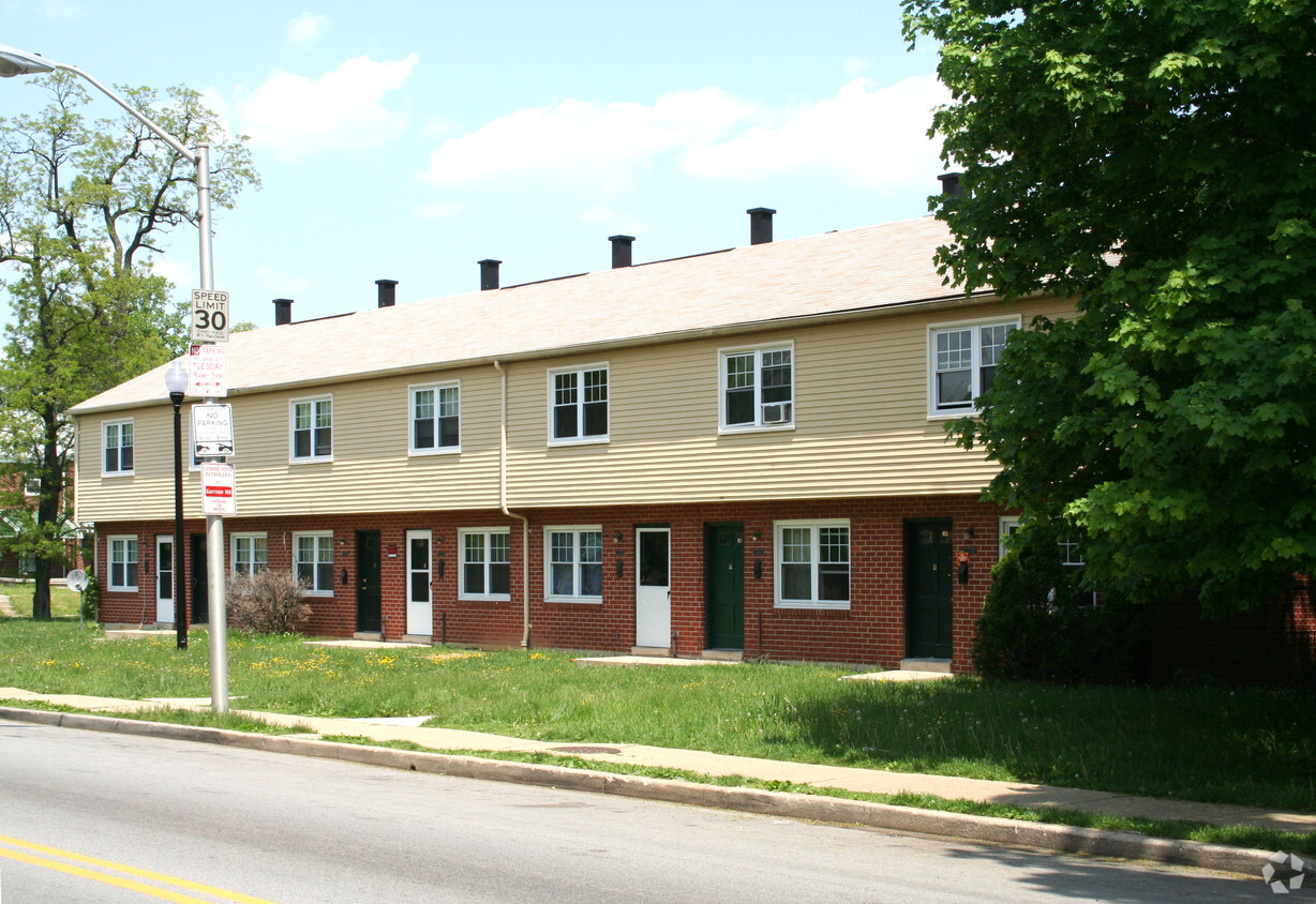 Foto principal - Garrison Ave Townhomes