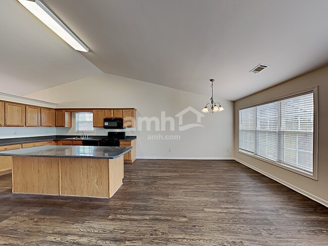 Building Photo - 336 Reliance Way NE