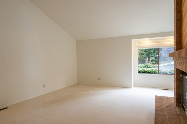 Foto del edificio - 4bd/2.75ba Bellevue Home