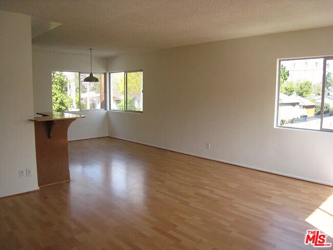 Foto del edificio - 13203 Moorpark St