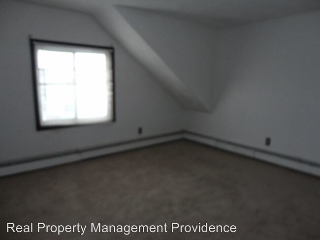 Building Photo - 129 Hendrick St