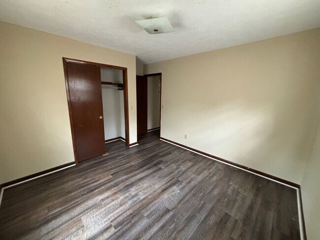 Foto del edificio - 1031 Crestwood Dr