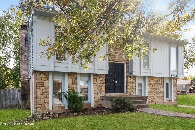 Foto del edificio - 8704 4 Oaks Ct