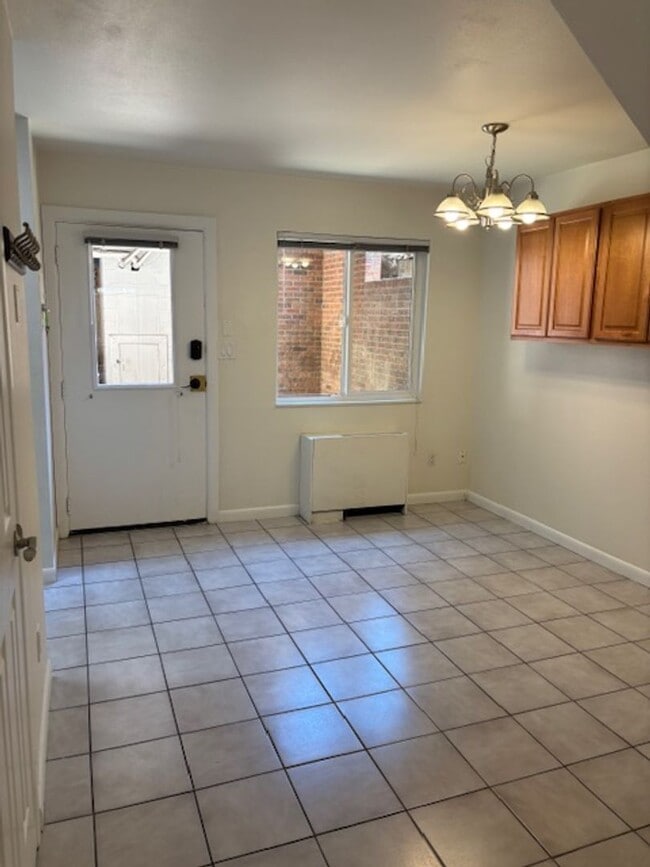 Close to Campus 2BD/1.5 BA Townhouse - Ava... - Close to Campus 2BD/1.5 BA Townhouse - Ava...