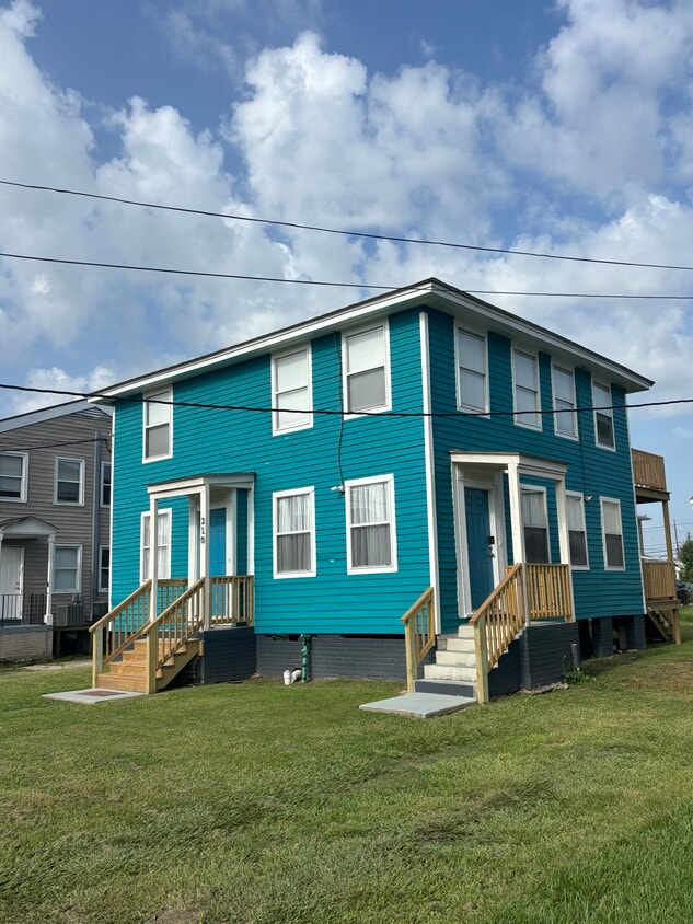 Primary Photo - 6212 Curie St