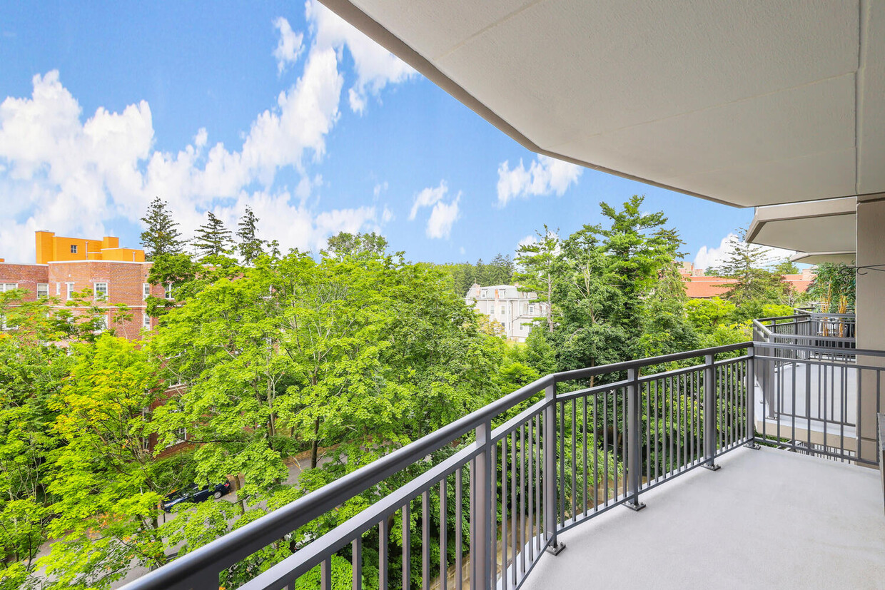 2 large balconies in this apartment! - 15 Stewart Plz