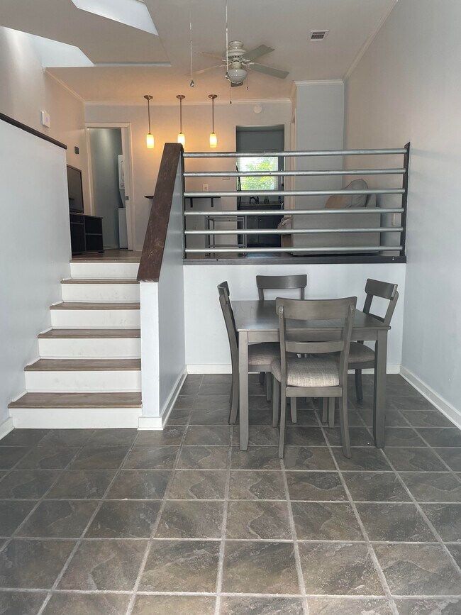 Entrada al apartamento - 815 W Pensacola St