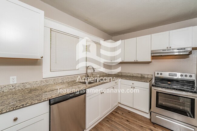 Building Photo - 621 83rd Pl S