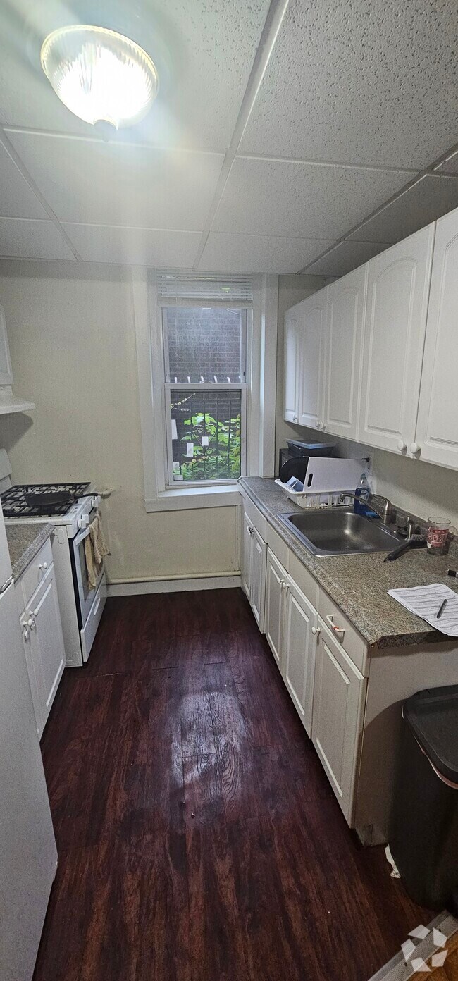 Building Photo - 394 Riverway