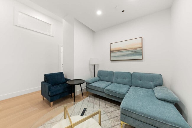 Building Photo - 19 St Marks Pl