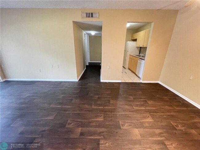 Foto del edificio - 1056 Benoist Farms Rd