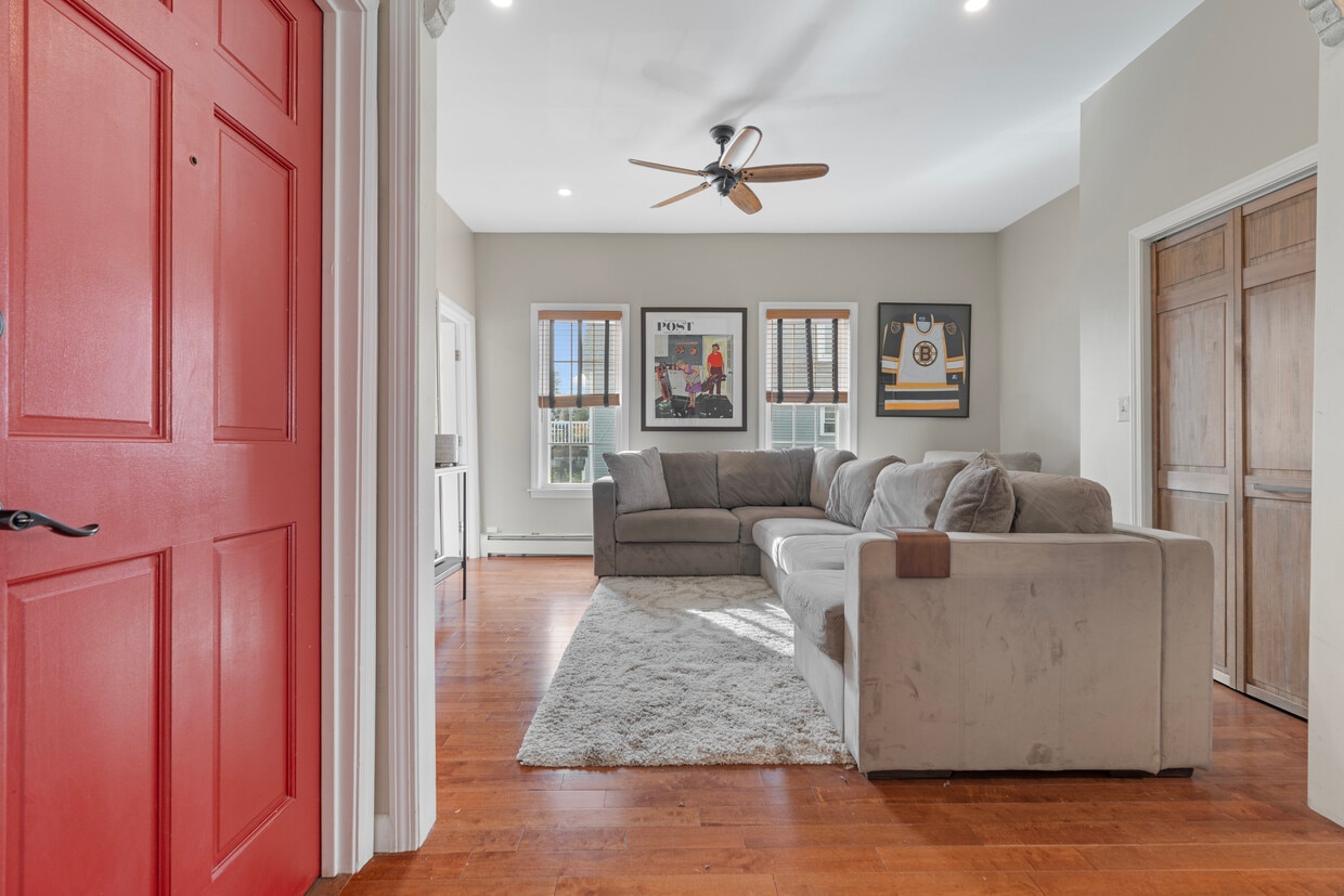 Foto principal - 764 E 3rd St