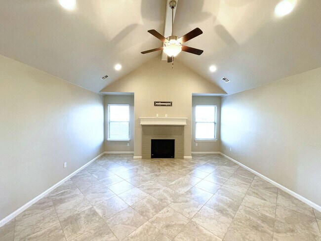 Foto del edificio - 18525 Summer Grove Ave
