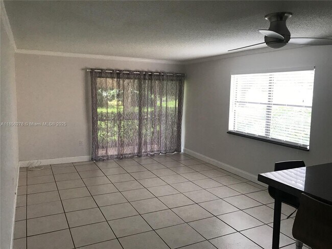 Foto del edificio - 8851 N New River Canal Rd