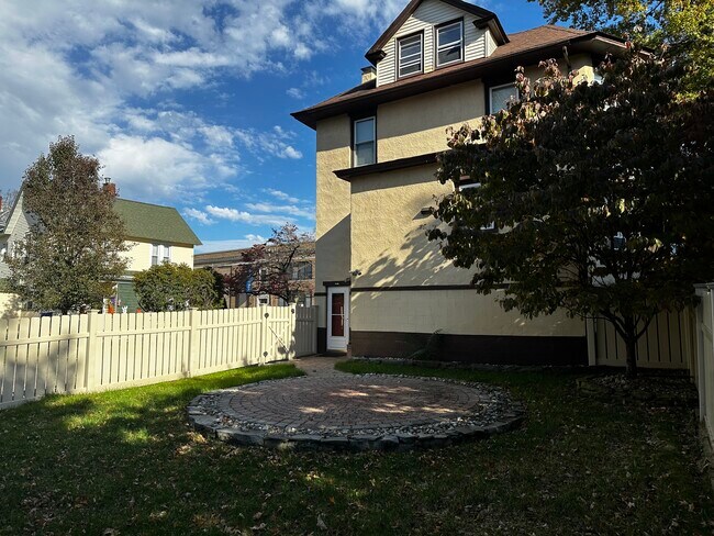 Building Photo - 39 Bartholdi Ave