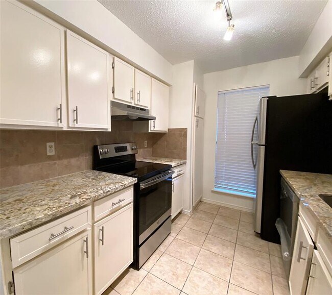Foto del edificio - 6701 Sands Point Dr