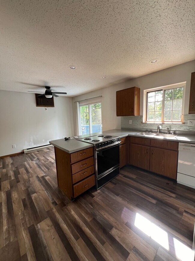 Building Photo - 648-650 Butler Place