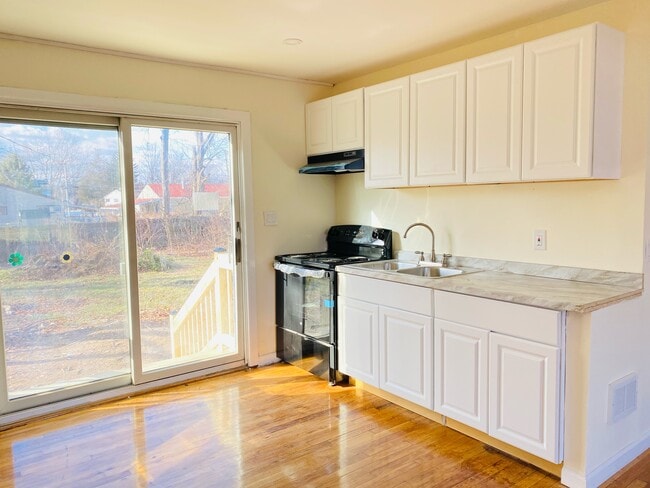 Building Photo - 68 Chapel Hill Dr