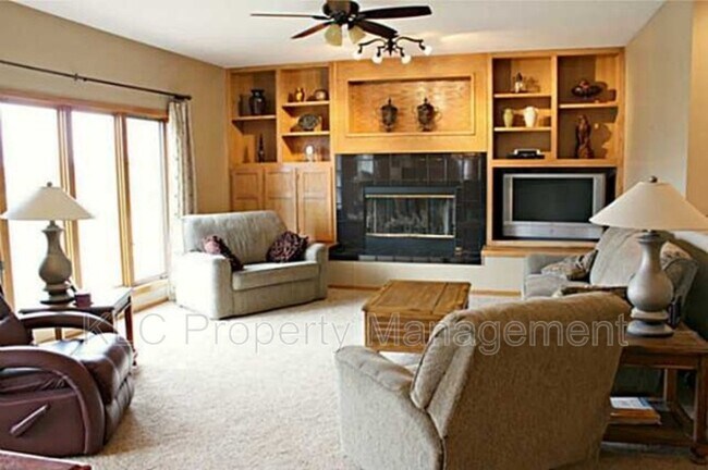 Building Photo - 704 SW Coventry Cir