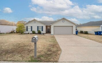 Building Photo - 16 Tacoma Dr