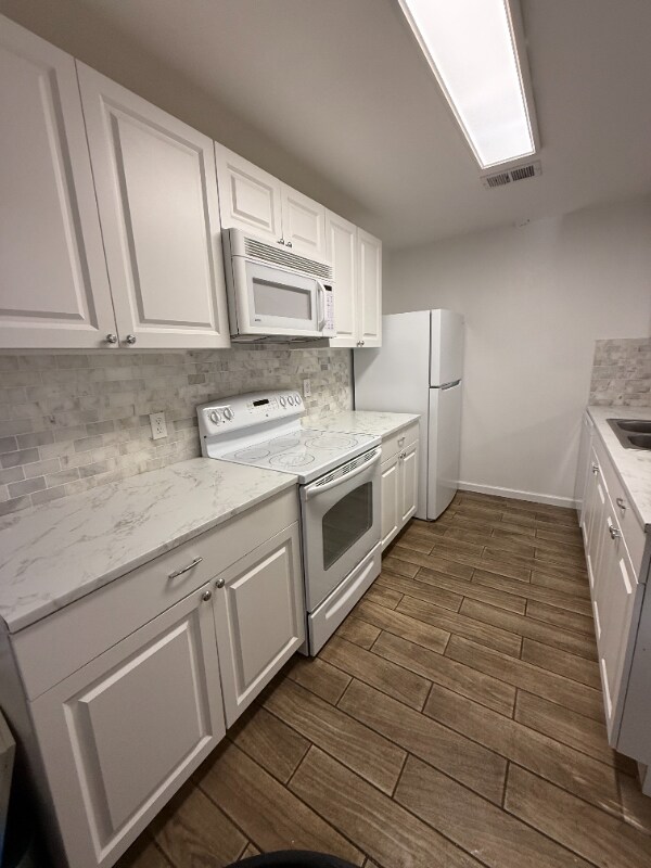 Foto del edificio - 1025 Michigan Dr W