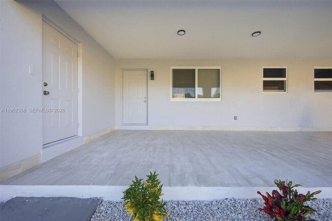 Building Photo - 2440 Hayes St