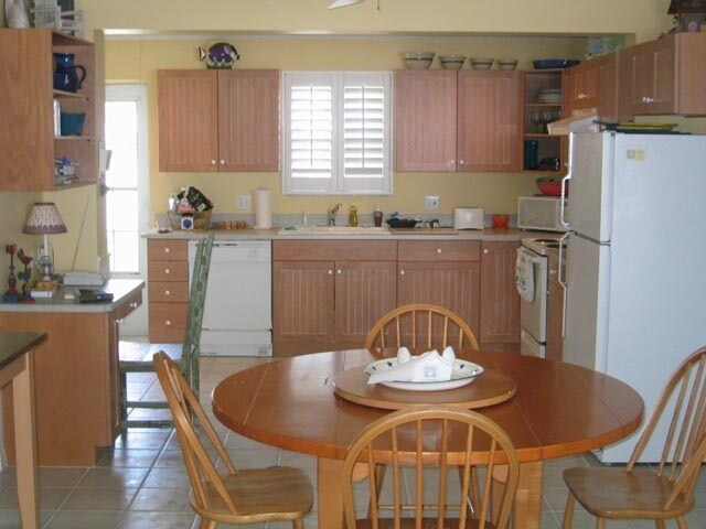 Building Photo - 815NA - Direct Oceanfront - Adorable North...