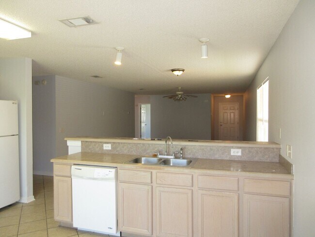 Foto del edificio - Charming 3 Bedroom near NAS
