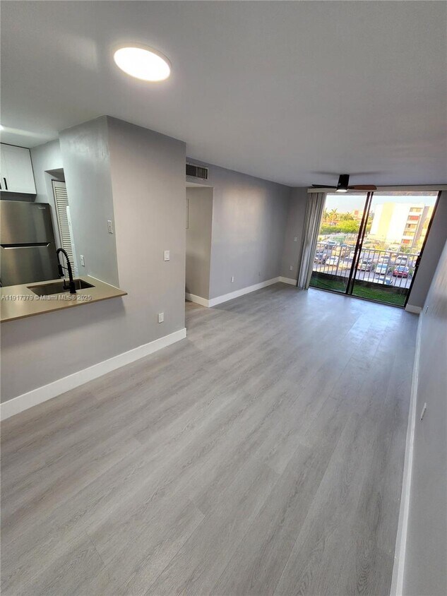 Foto principal - 8145 NW 7th St