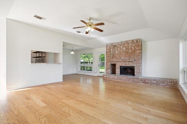 Building Photo - 214 Glen Haven Ct