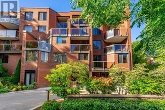 Building Photo - 30 Glen Elm Ave