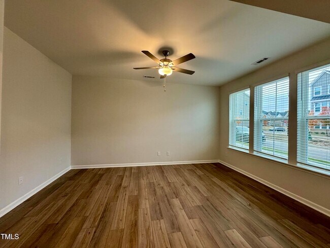 Foto del edificio - 209 Hickory Plns Rd