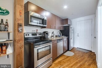 Building Photo - 4 Leverington Ave