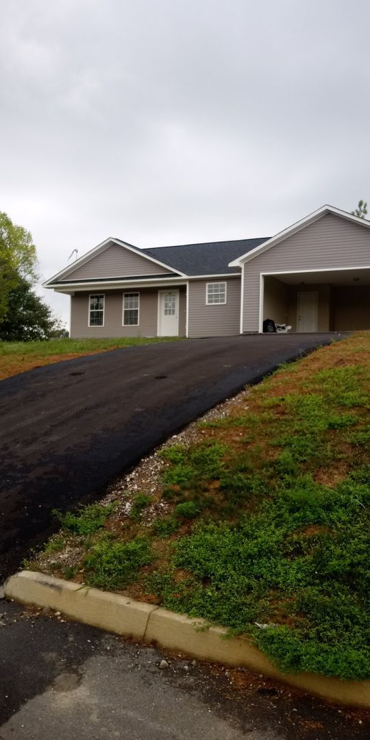 Building Photo - Single Family Home in White Pine TN