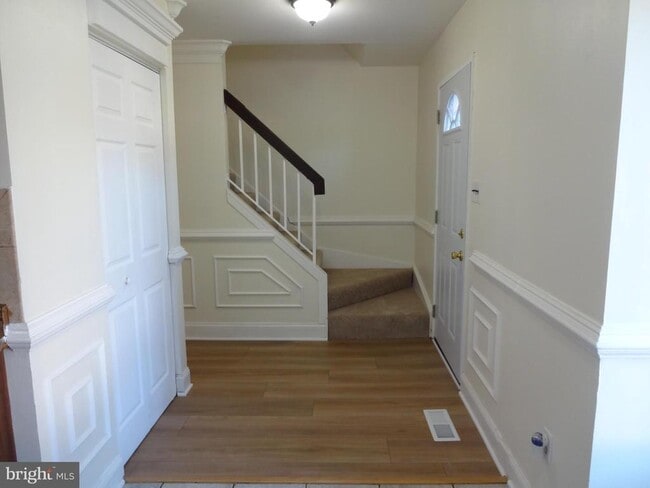 Building Photo - 2829 Cambridge Dr