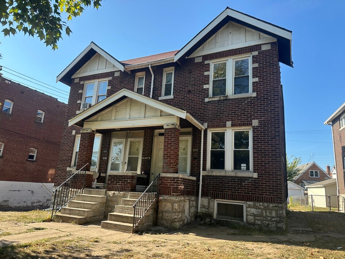 Building Photo - 4916 Winona Ave