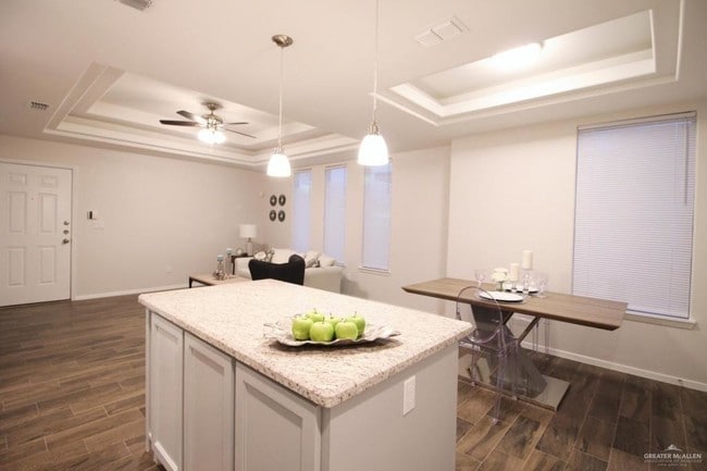 Foto del edificio - 8 Stardust Ln