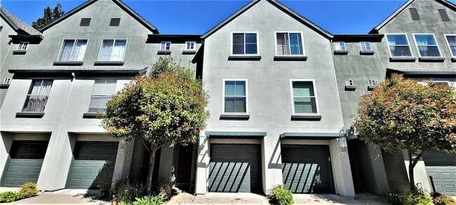 Building Photo - 624 Atherton Pl