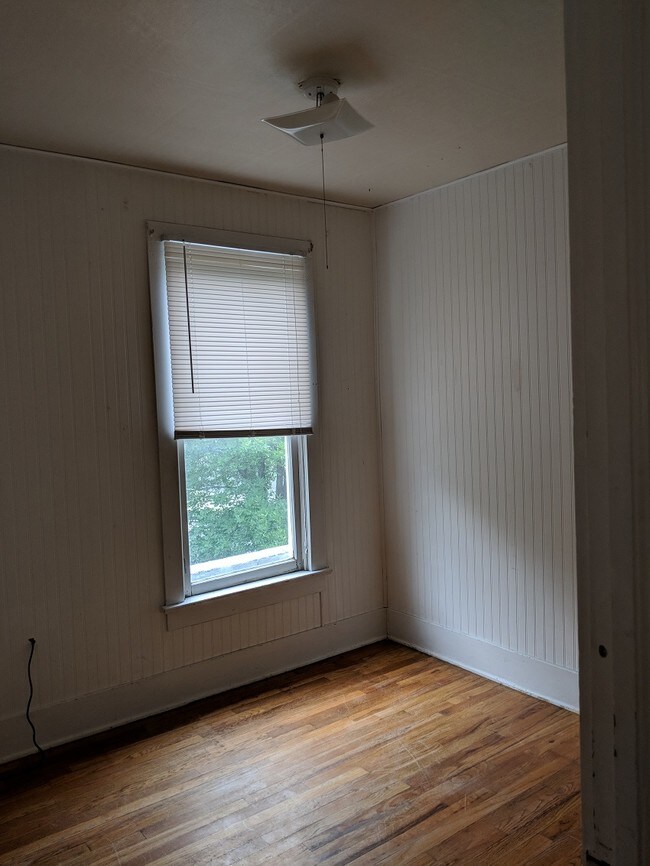 Building Photo - 402 Ouray Ave