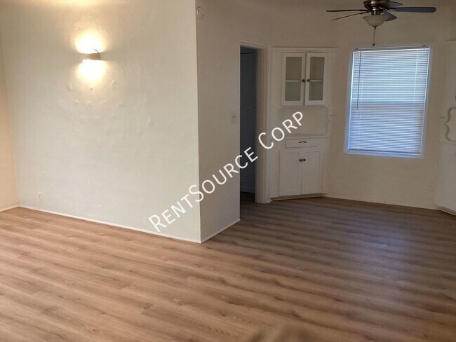 Building Photo - 2 Bedrooms and 1 bath Single Family Home