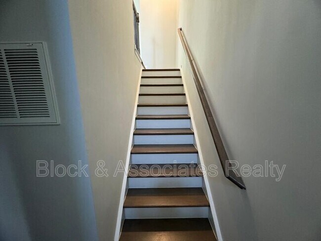 Building Photo - 406 Odham Ln