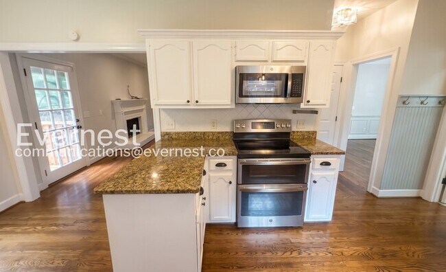 Foto del edificio - 4 Bed, 3.5 Bath Home with Garage / Pet-Friendly / Available Now!