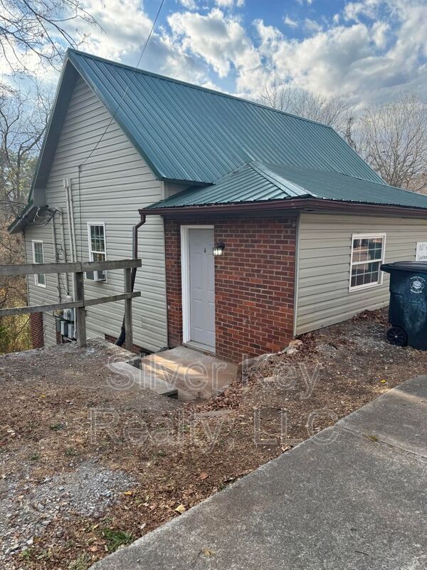 154 S Jackson St Unit A, Athens, TN 37303 Condo for Rent in Athens