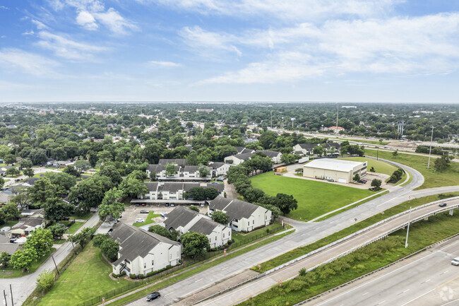 7313 Gulf Fwy - Context - Berkley Court Condominiums