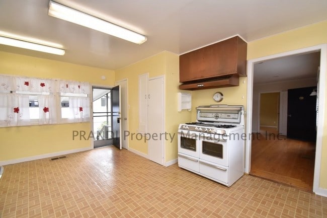 Building Photo - 42 Mooring Rd