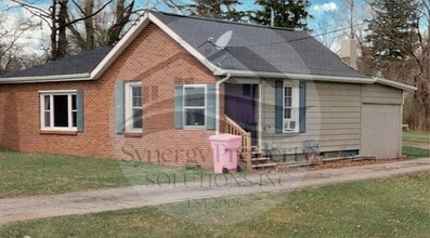 Building Photo - 864 W Longview Ave