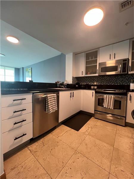 Building Photo - 7900 Harbor Island Dr