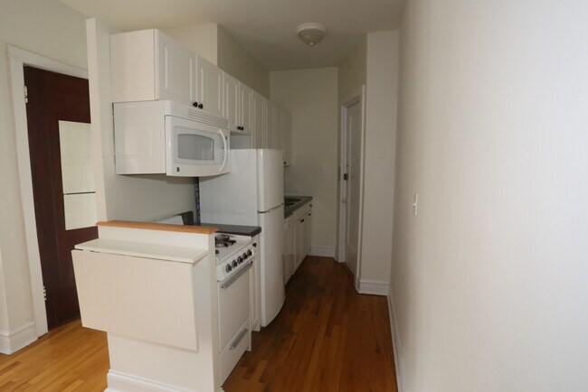 Building Photo - 1243 W Byron St